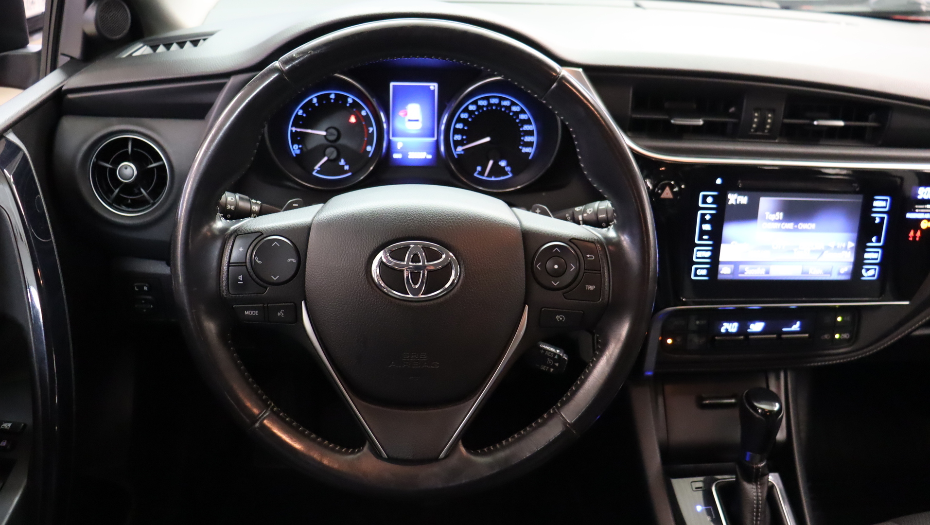 TOYOTA AURIS 2015