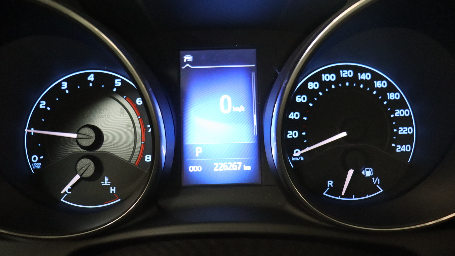 TOYOTA AURIS 2015