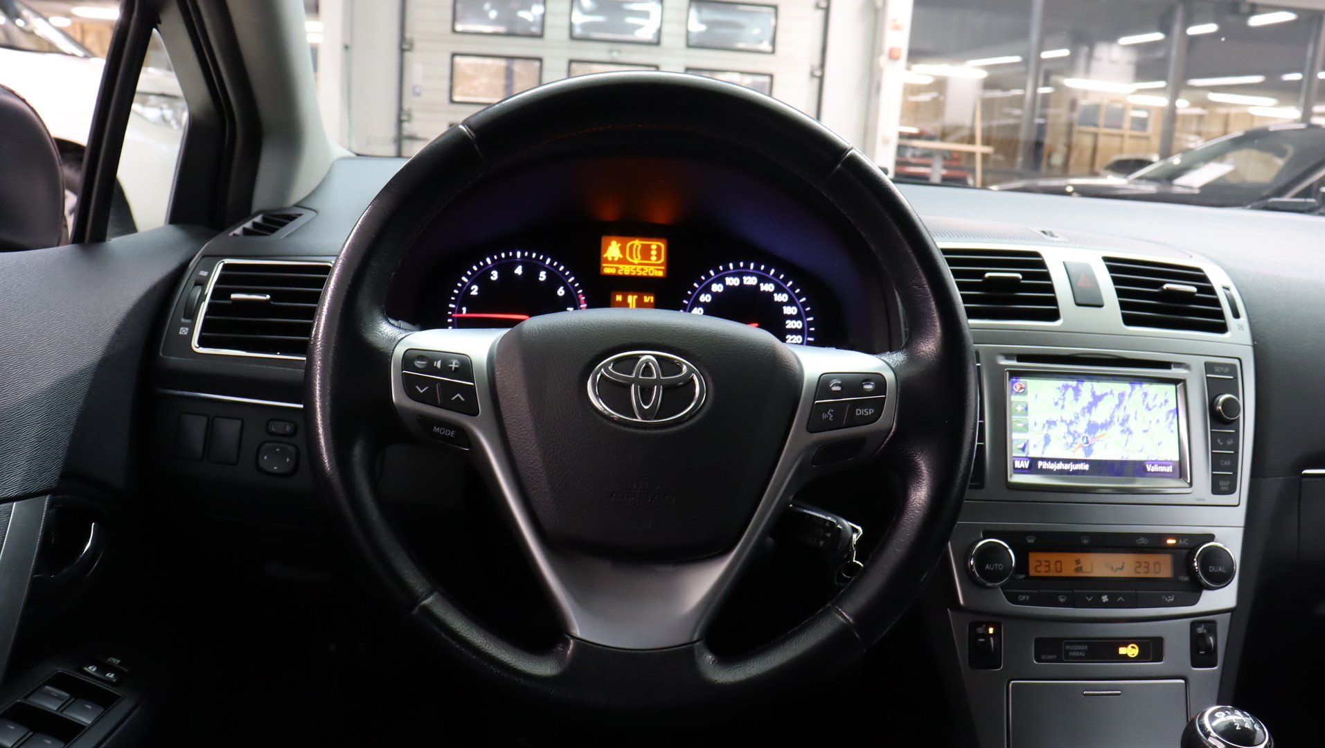 TOYOTA Avensis 2012