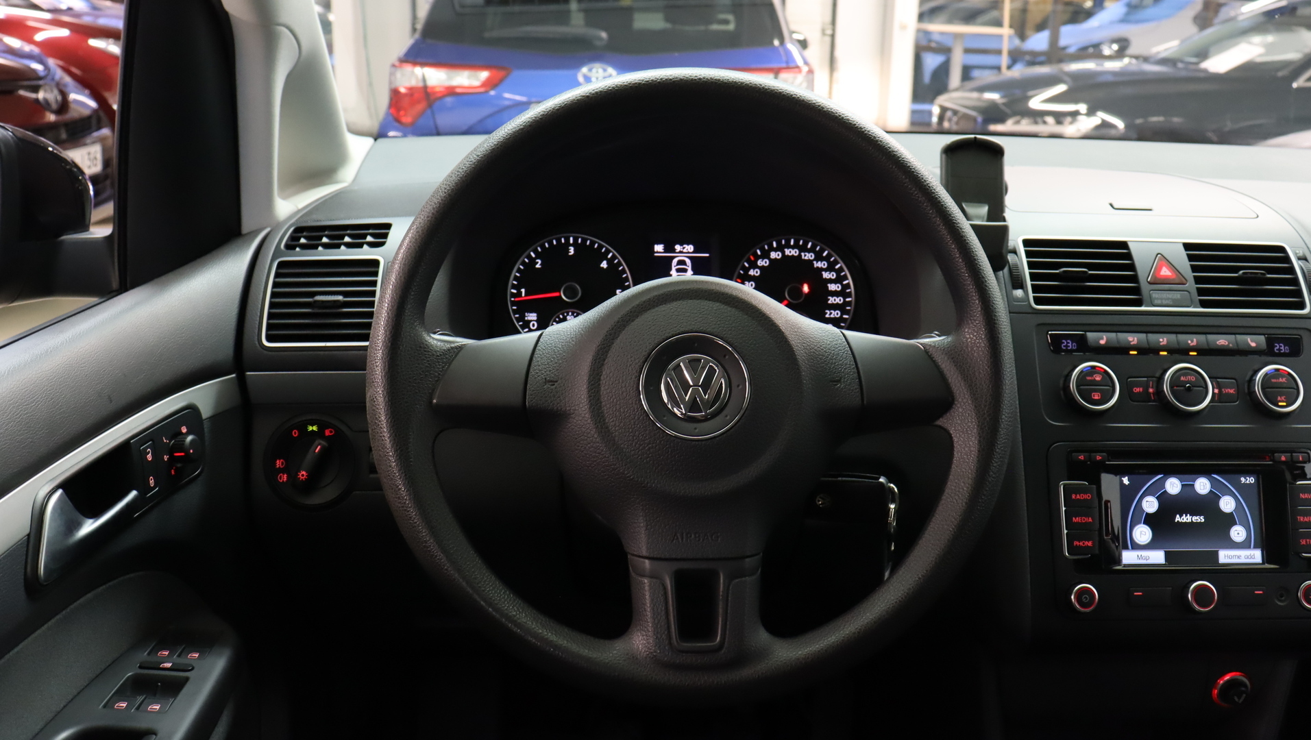 VOLKSWAGEN Touran 2014