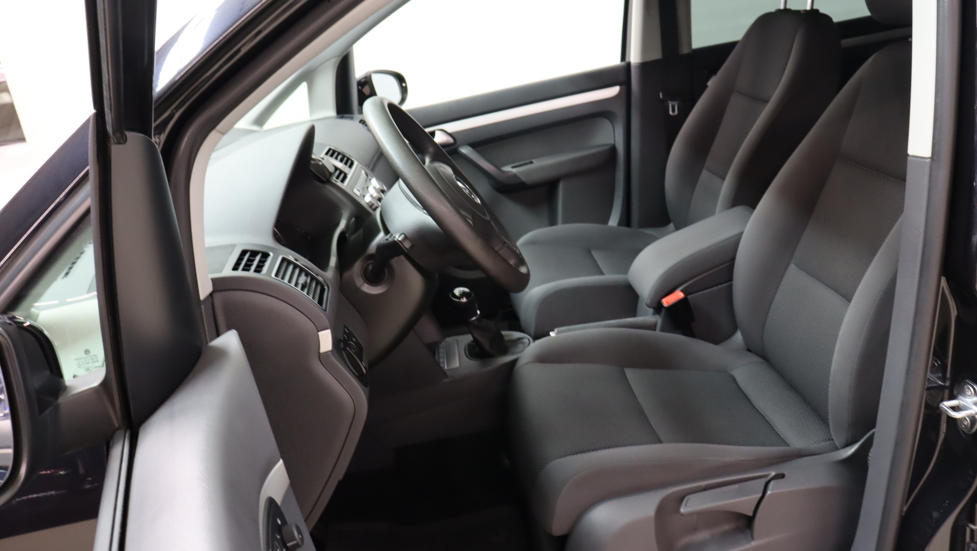 VOLKSWAGEN Touran 2014