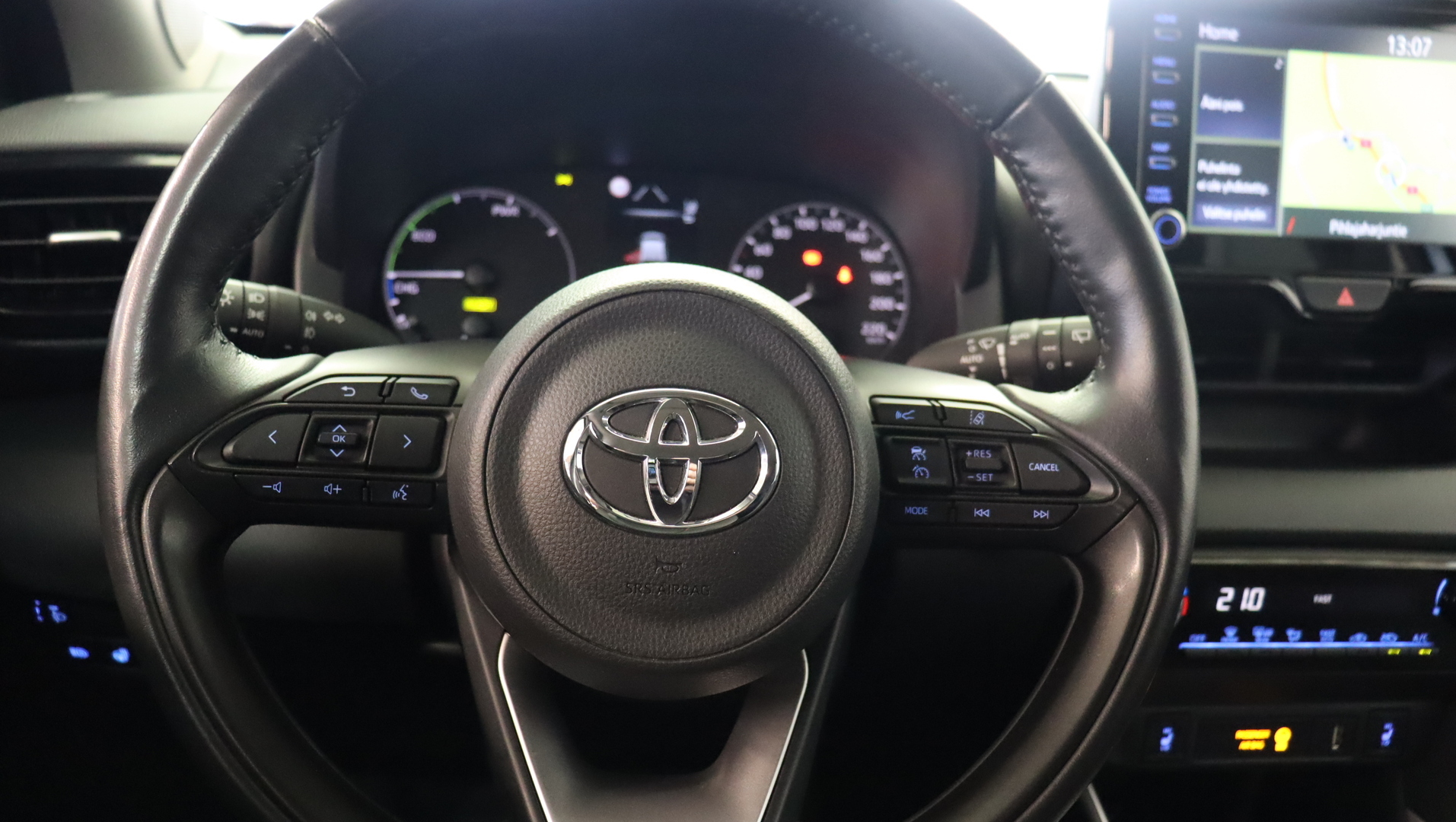 TOYOTA Yaris 15