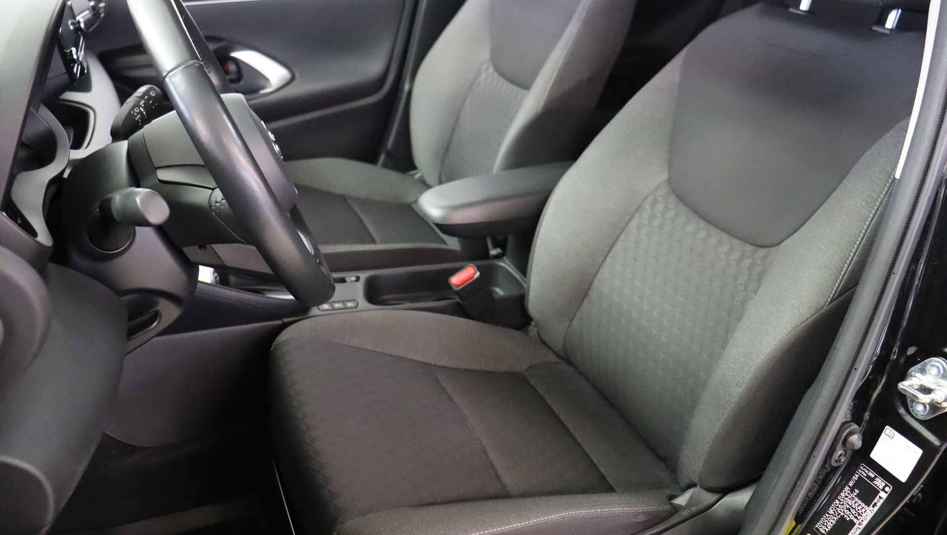 TOYOTA Yaris 8