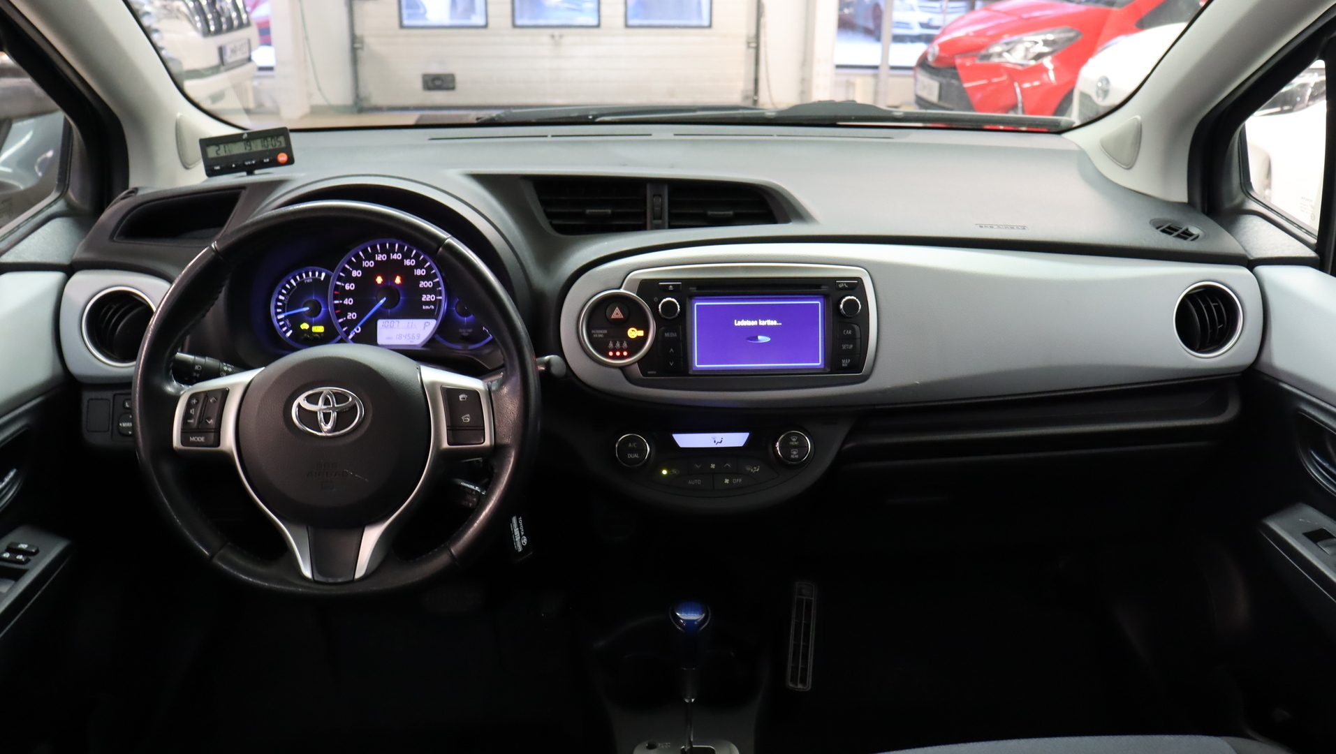 TOYOTA Yaris 2013