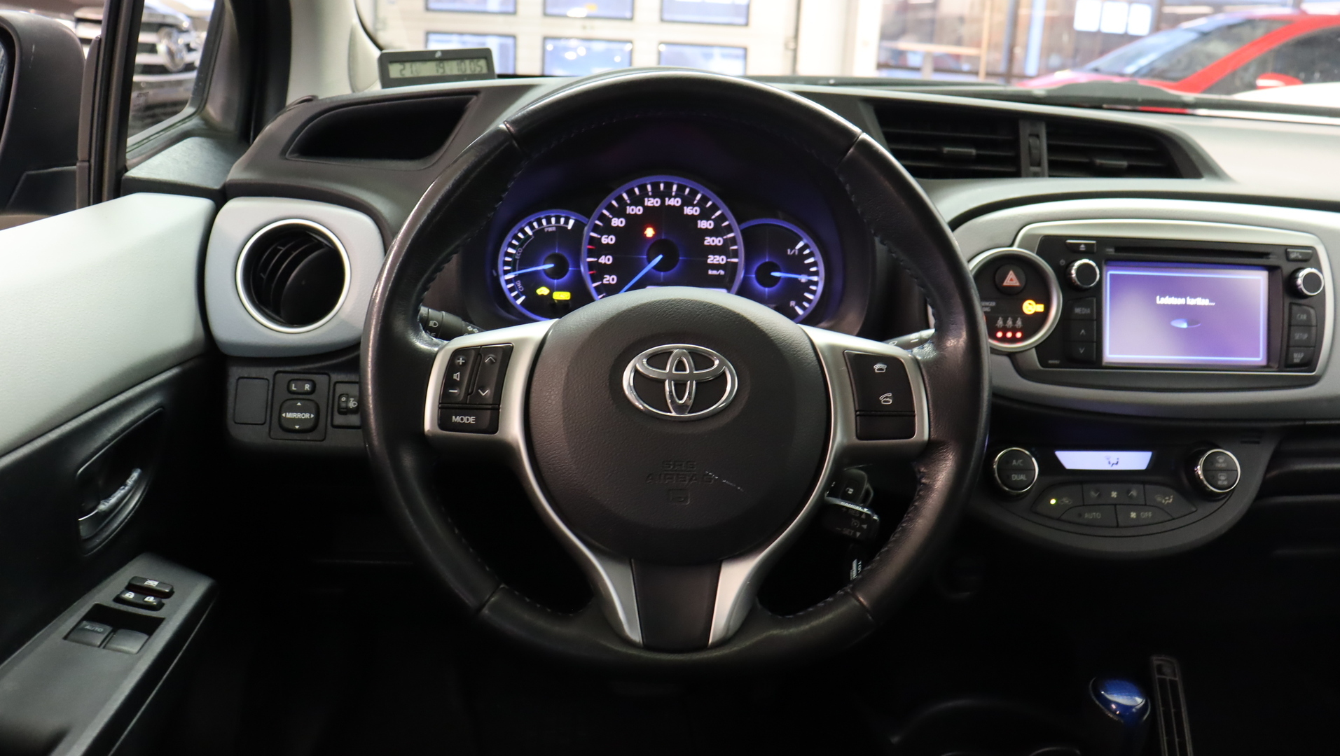 TOYOTA Yaris 2013