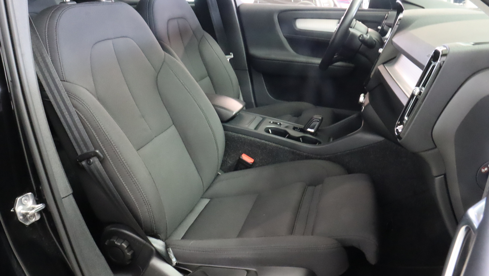 VOLVO XC40 2021