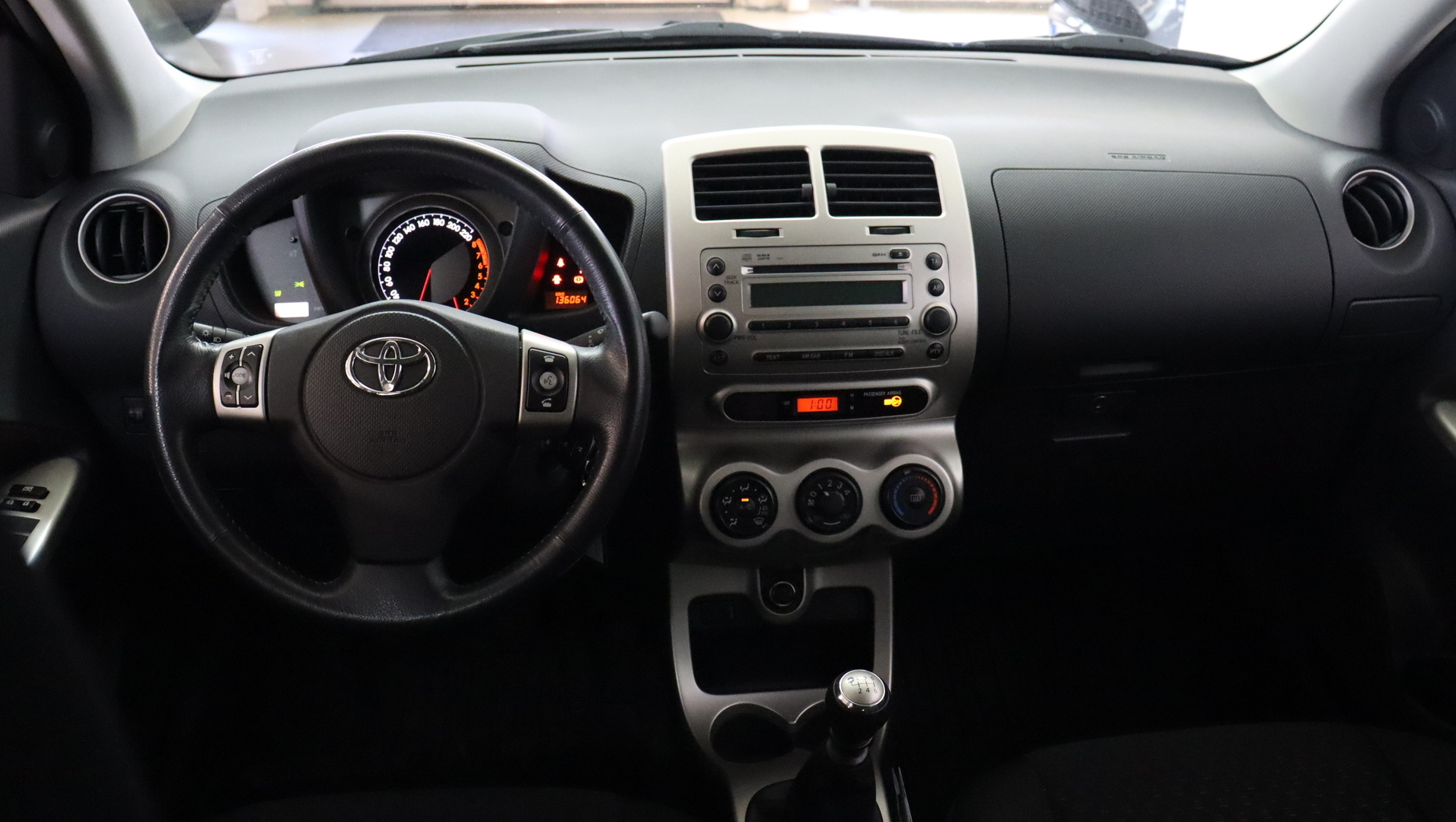 TOYOTA Urban Cruiser 13