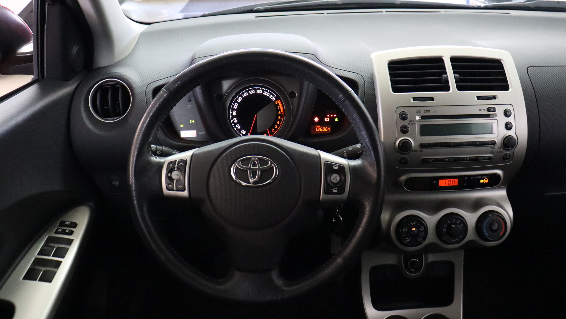 TOYOTA Urban Cruiser 14