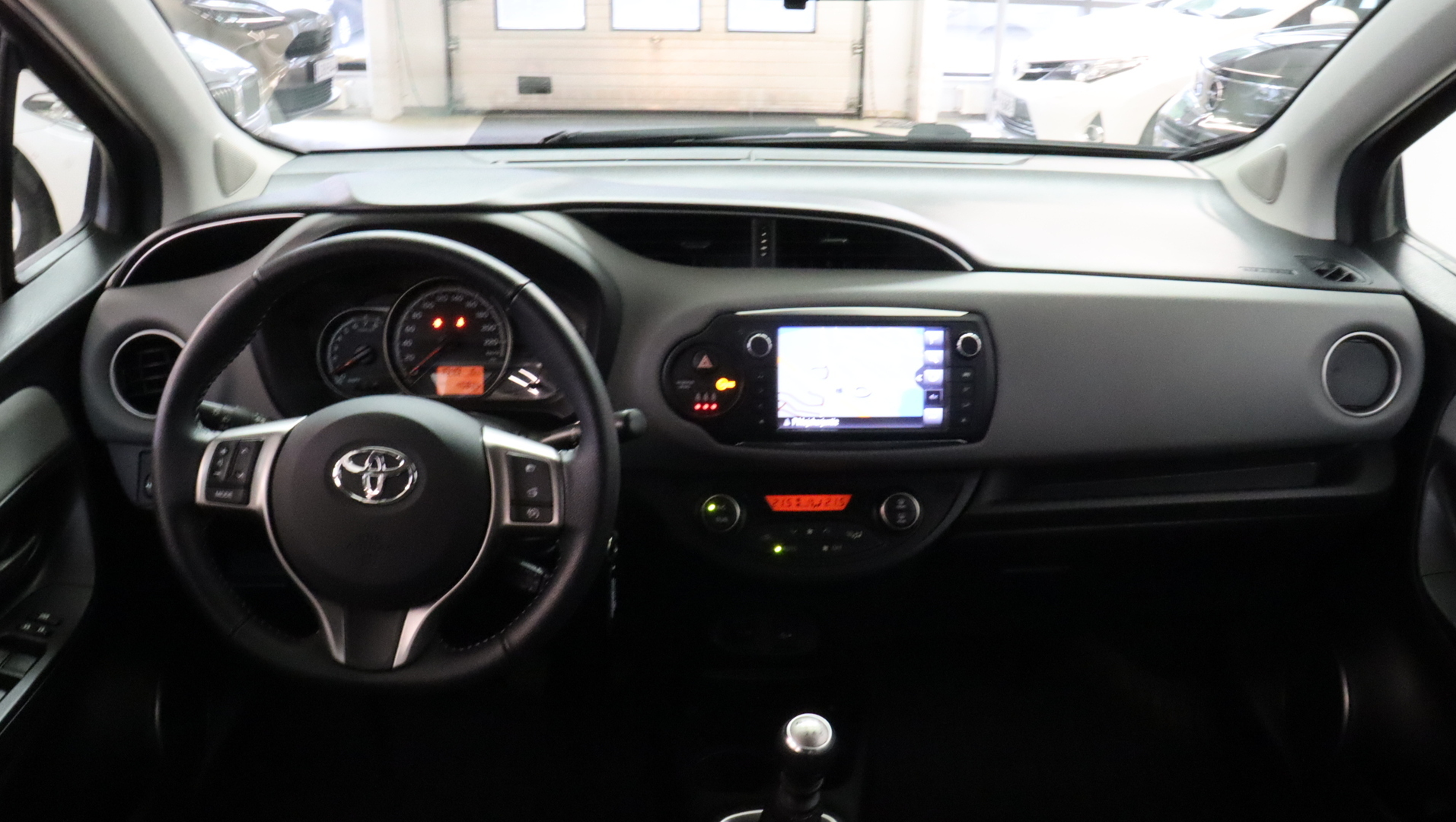 TOYOTA Yaris 2016
