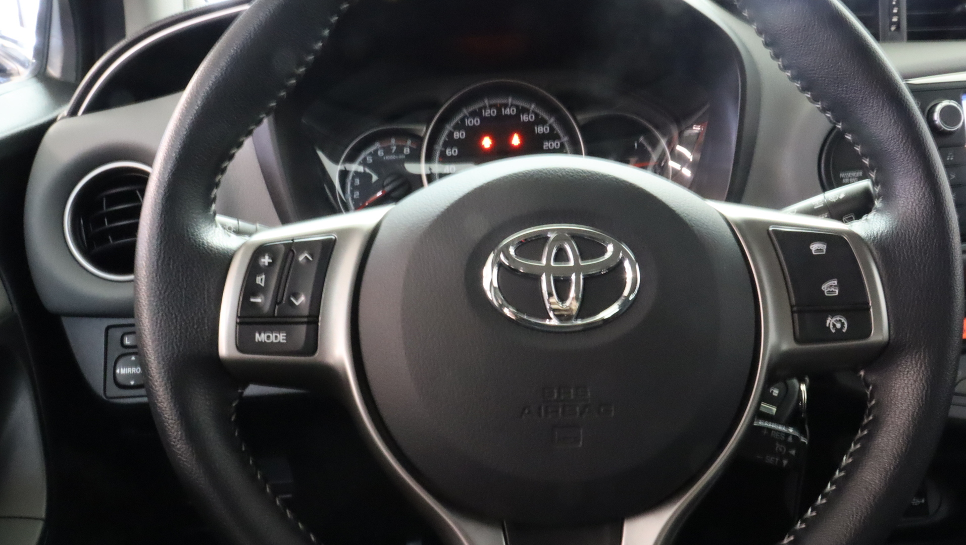 TOYOTA Yaris 2016