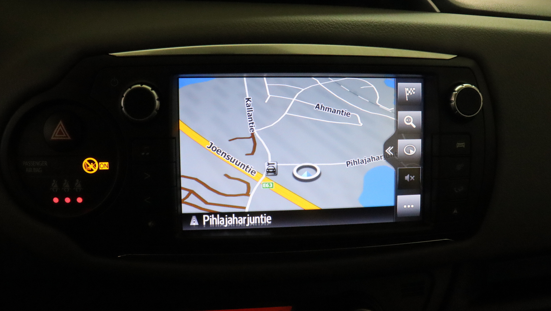 TOYOTA Yaris 2016