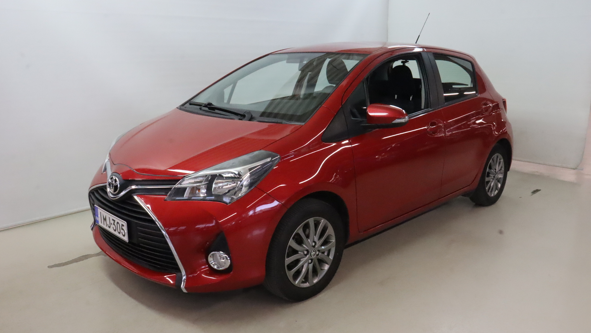 TOYOTA Yaris 2016