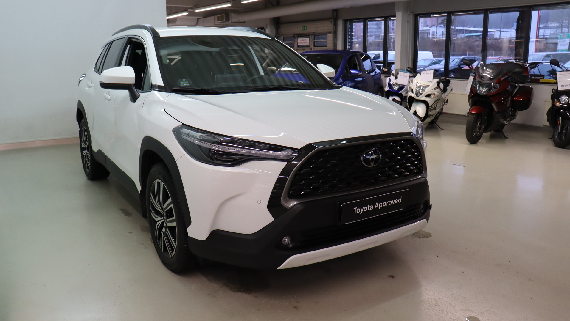 TOYOTA Corolla Cross 2025