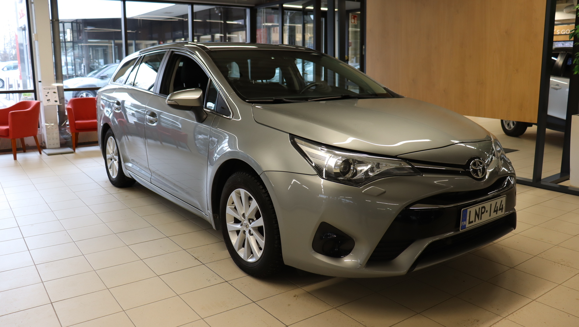 TOYOTA Avensis 2016