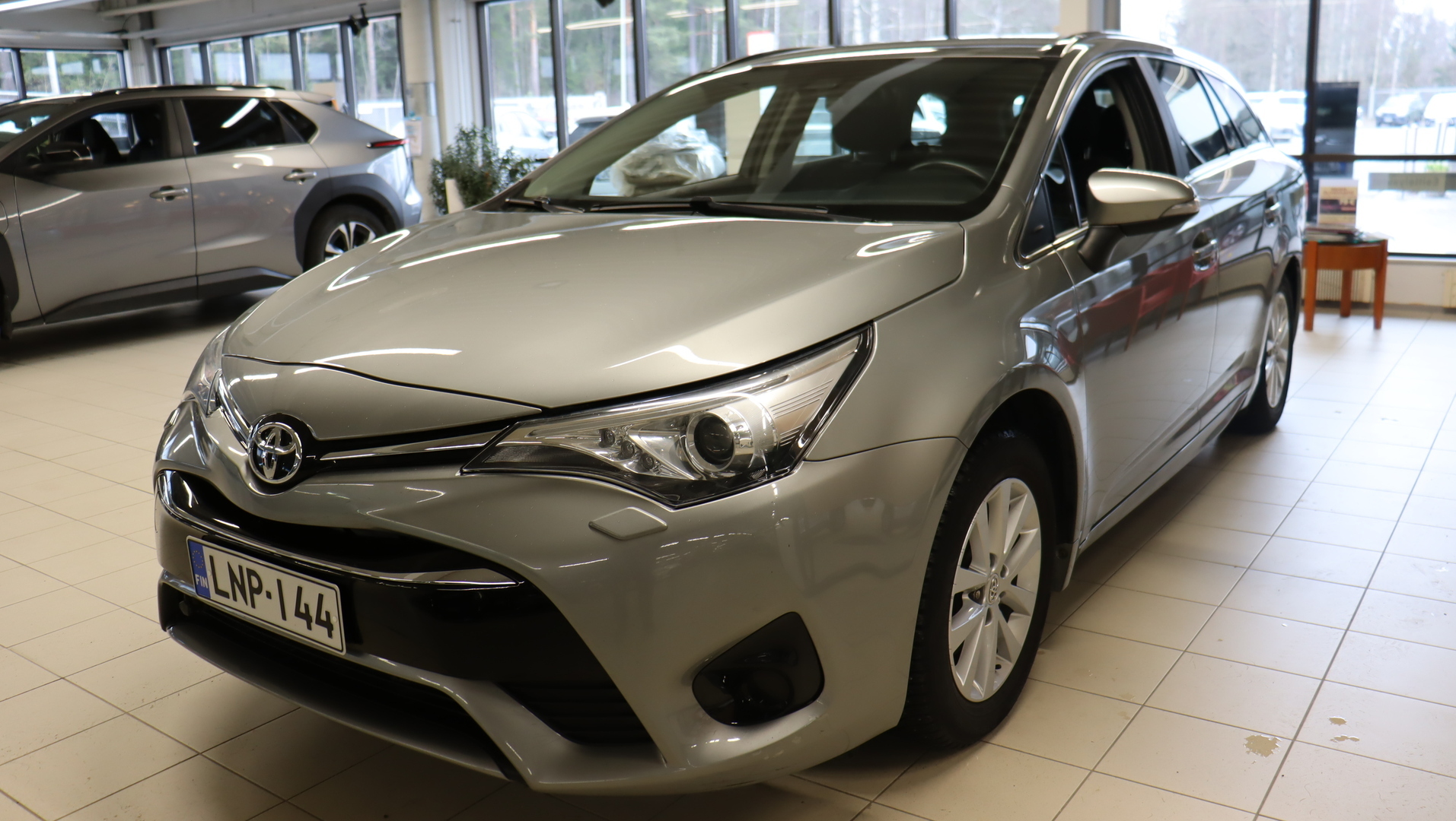 TOYOTA Avensis 2016
