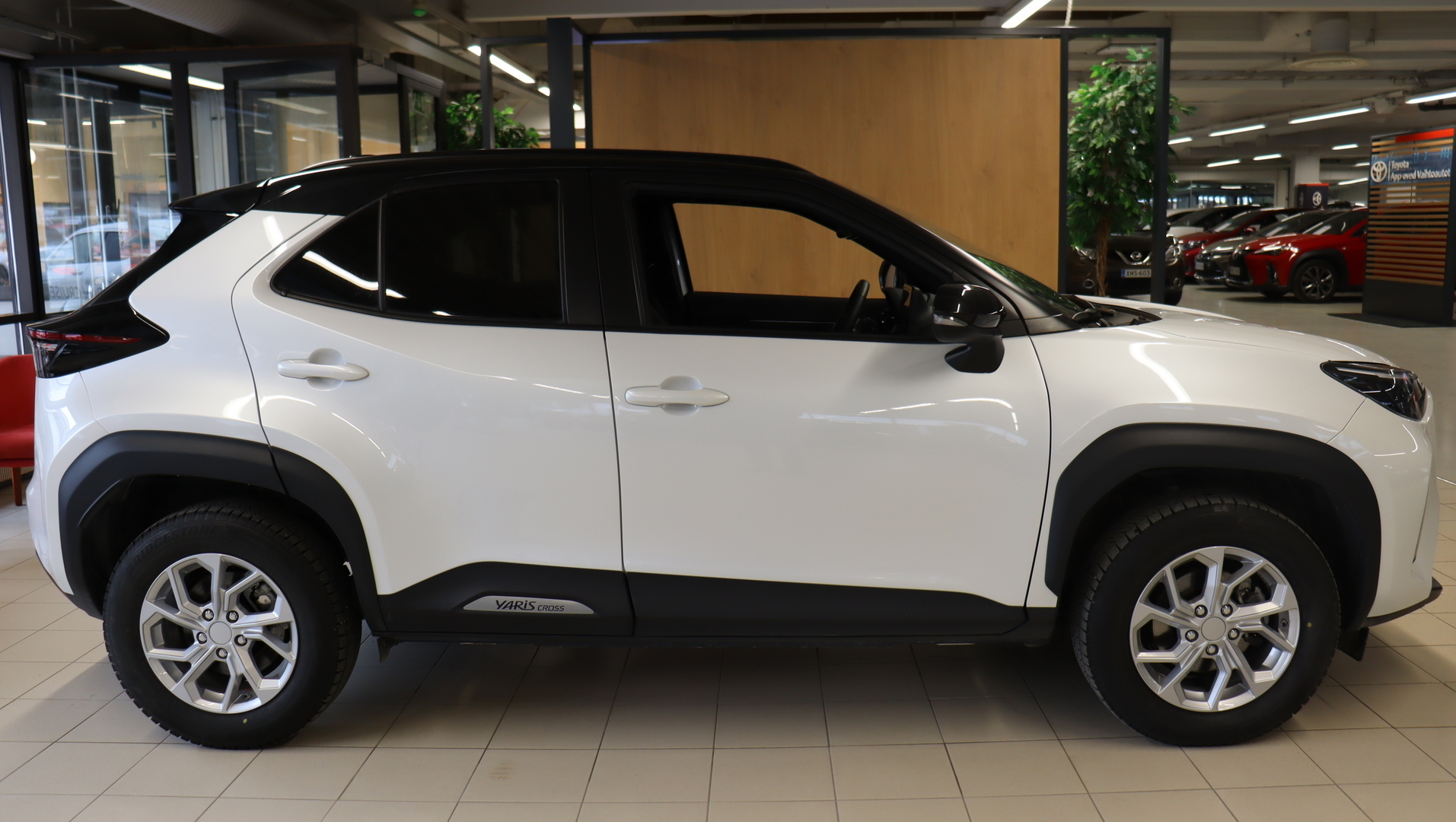 TOYOTA Yaris Cross 2023