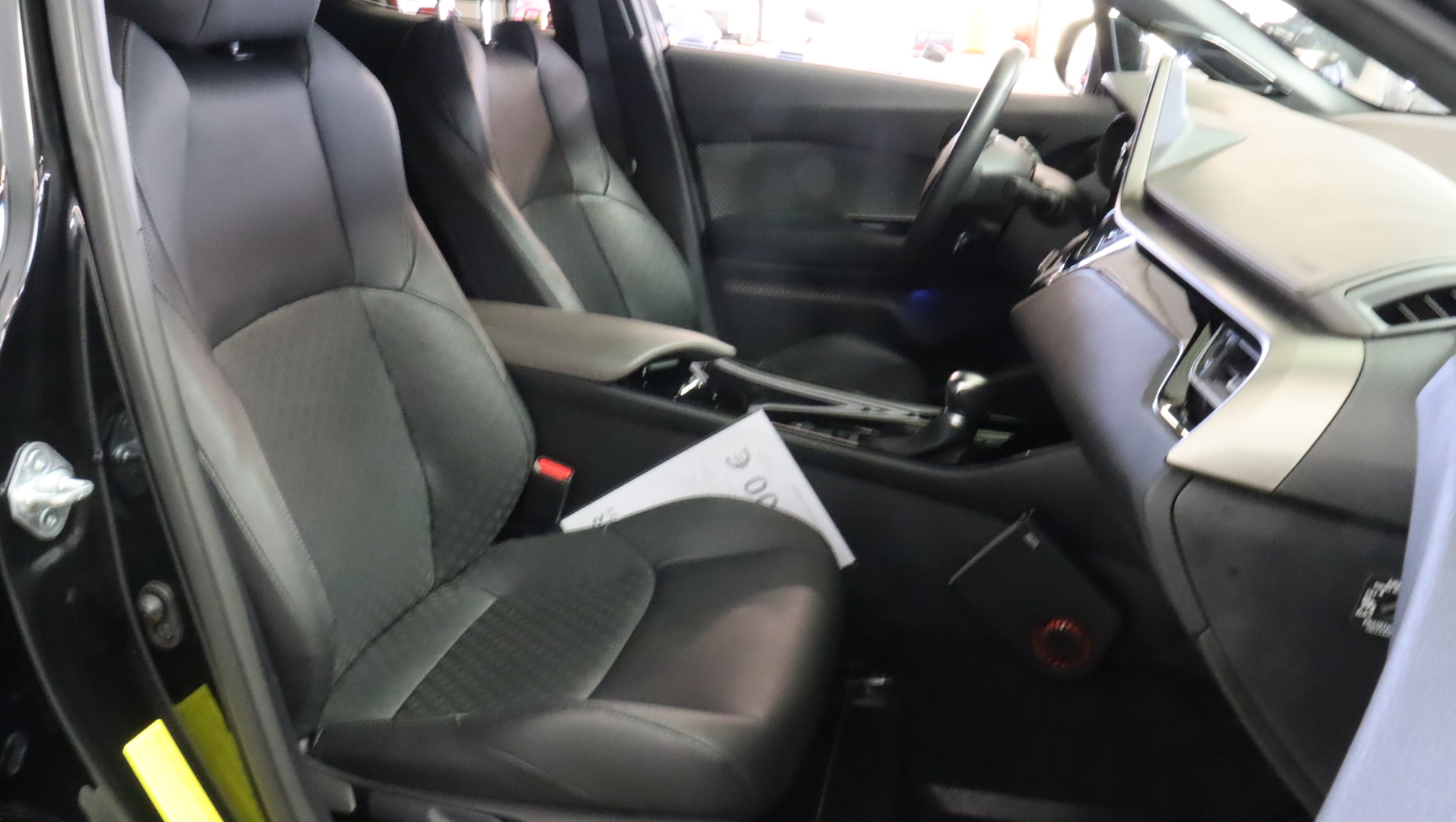 TOYOTA C-HR 2023