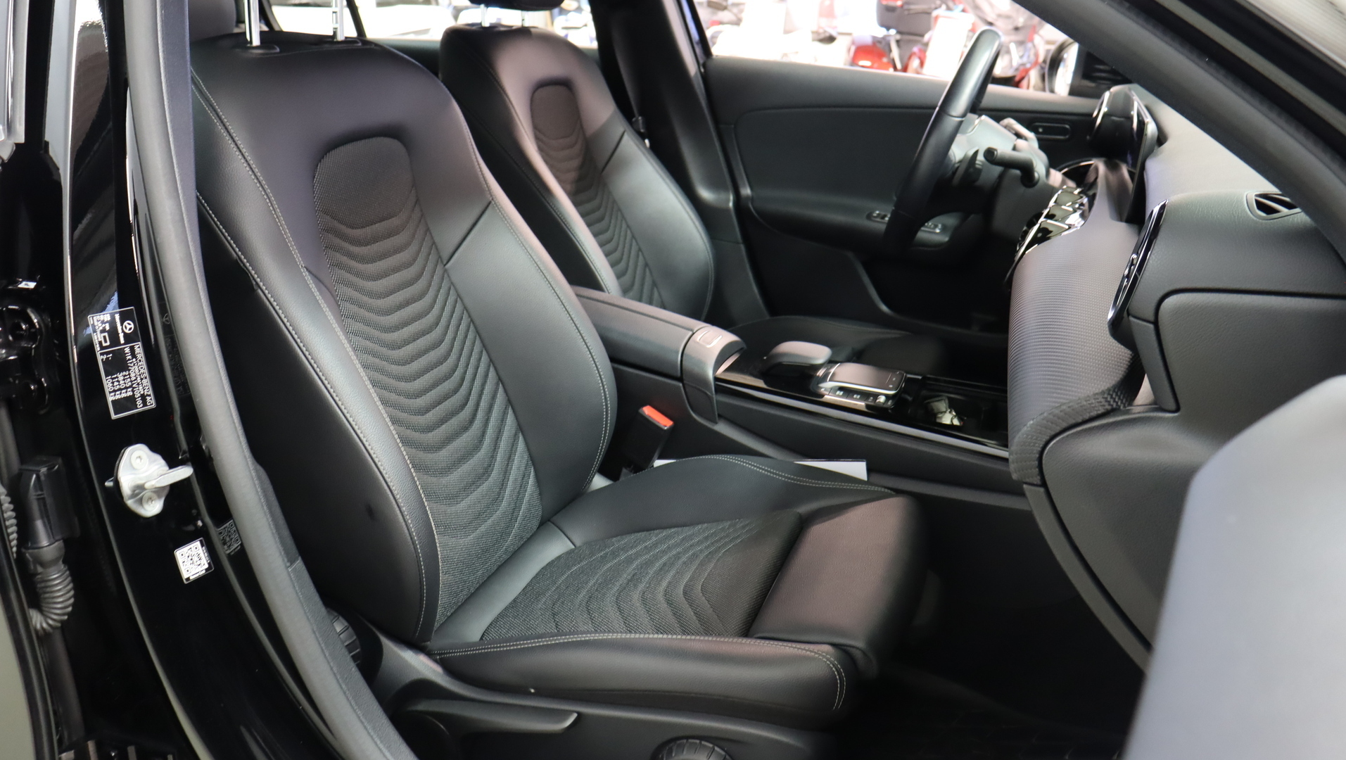 MERCEDES-BENZ A 2021