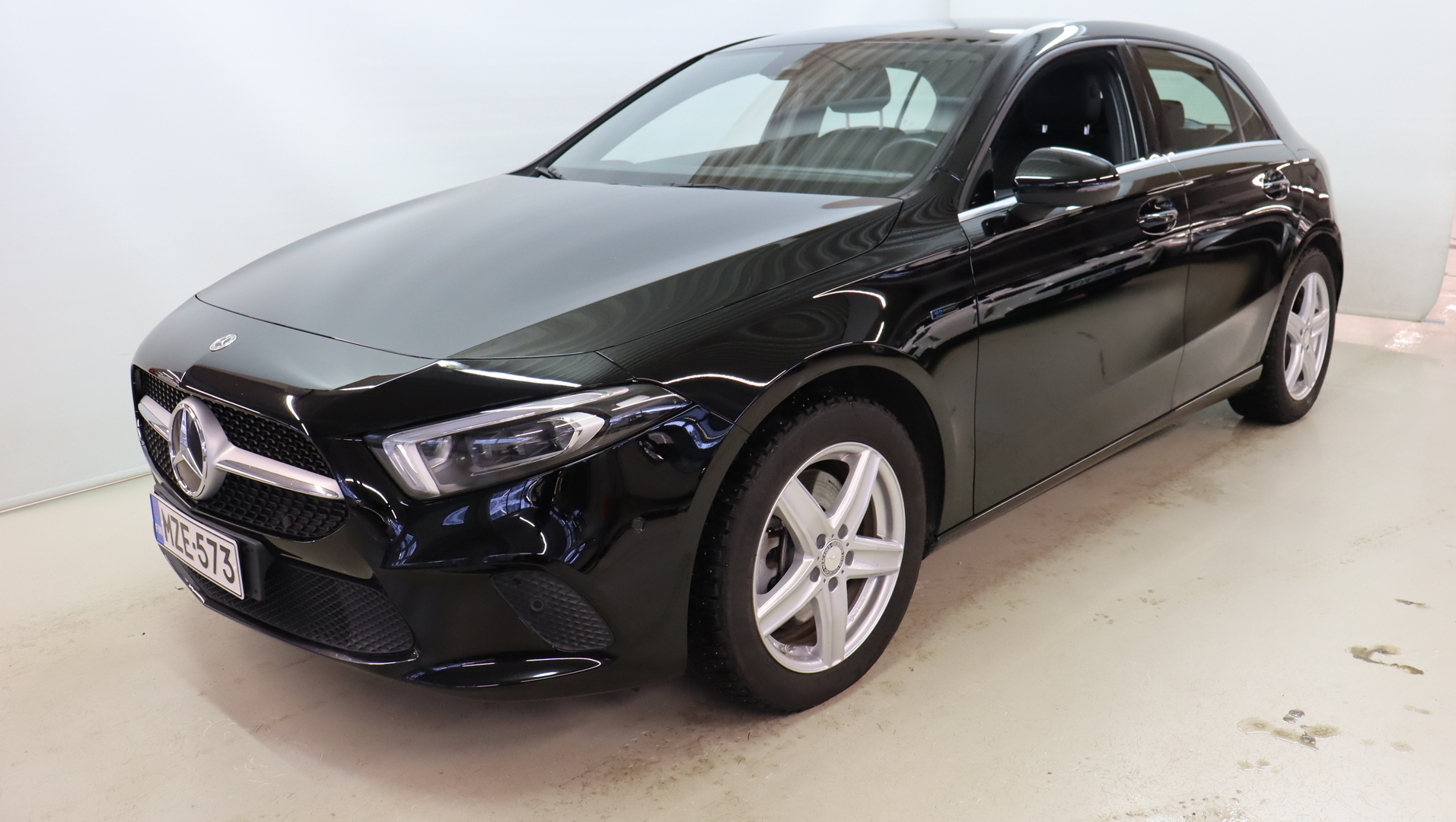 MERCEDES-BENZ A 2021