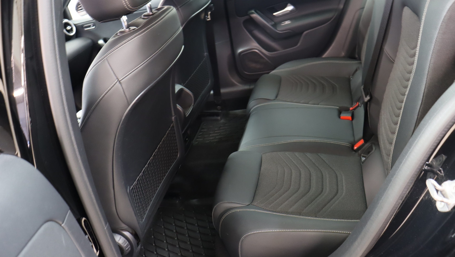 MERCEDES-BENZ A 2021