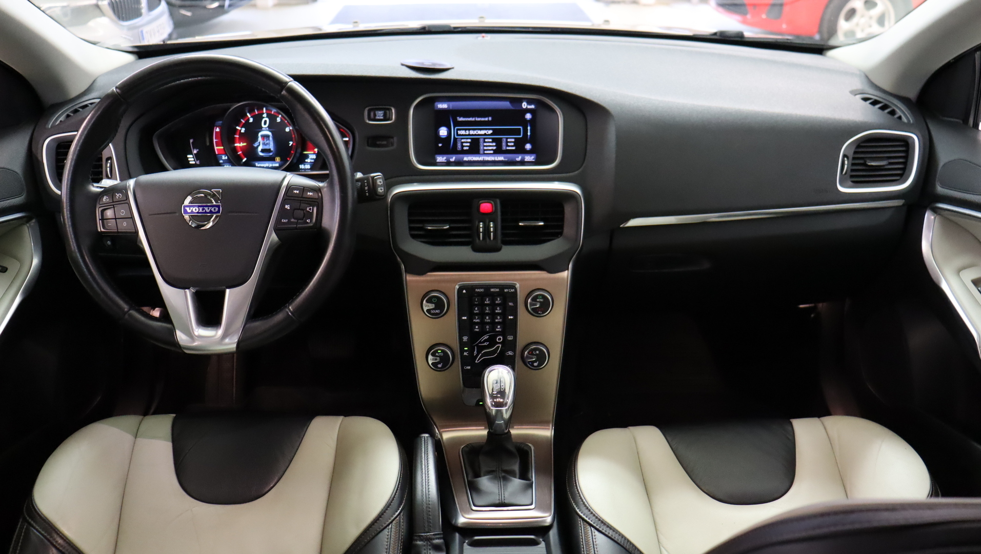 VOLVO V40 Cross Country 2013