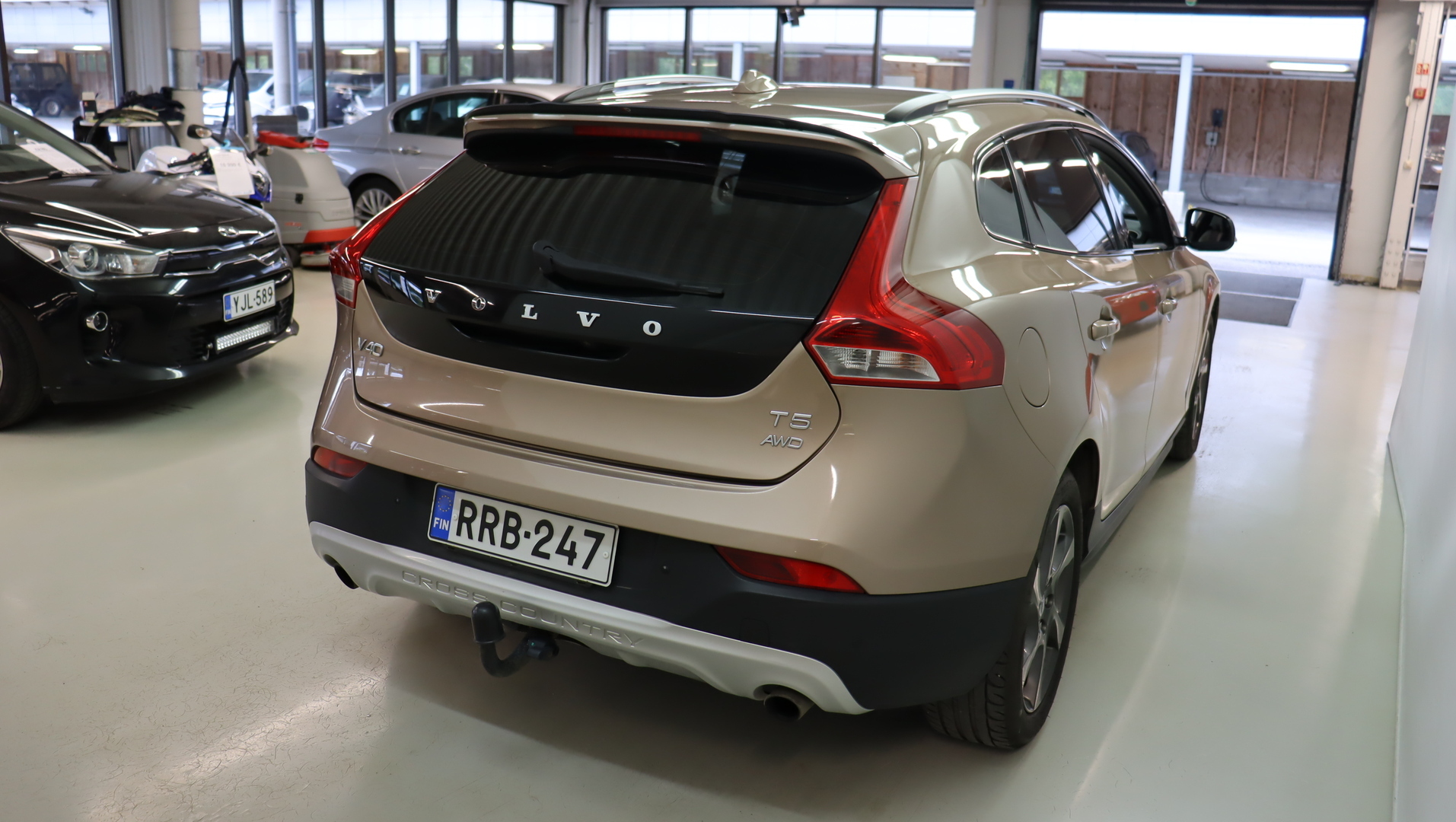 VOLVO V40 Cross Country 2013