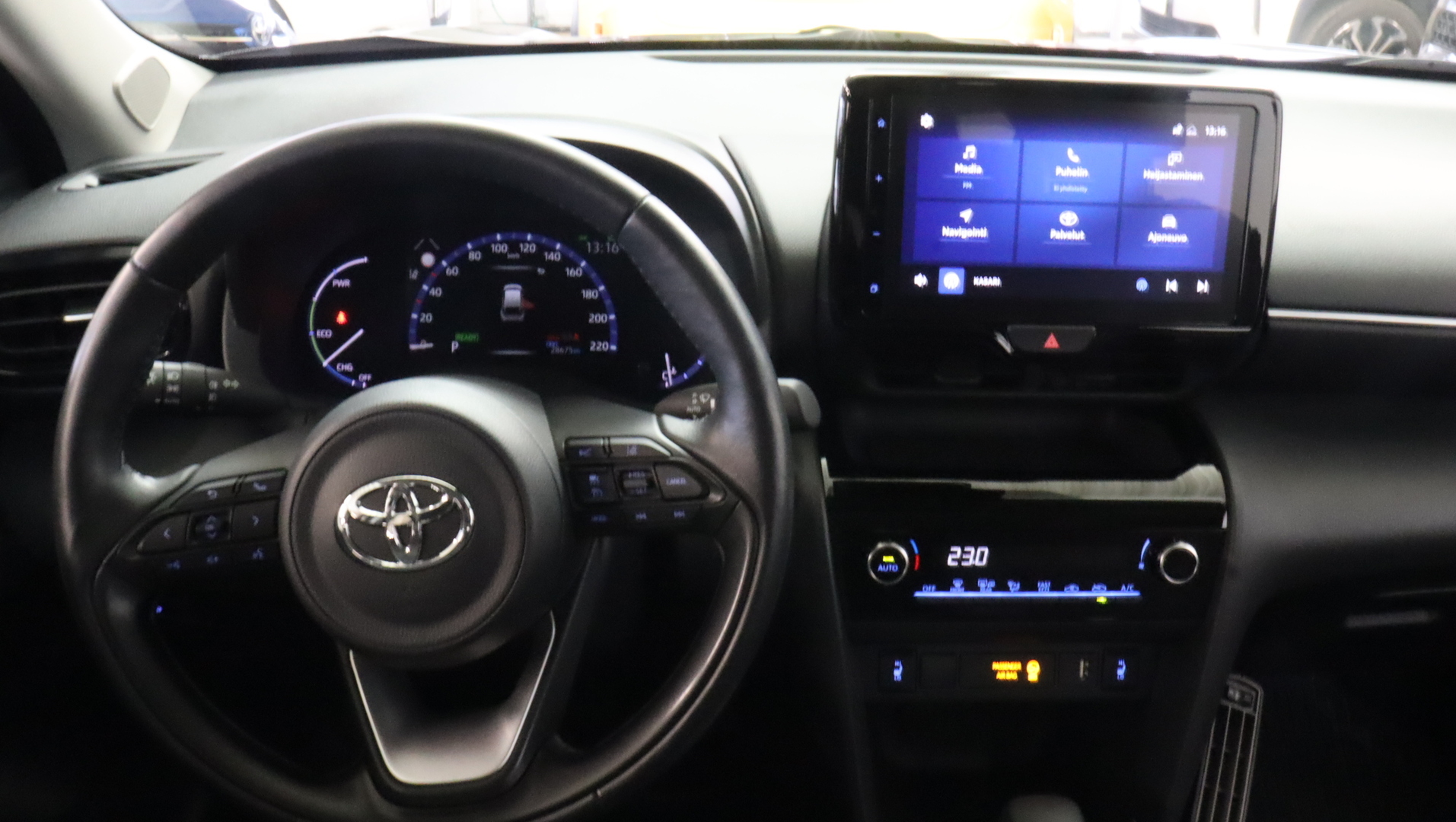 TOYOTA Yaris Cross 2024