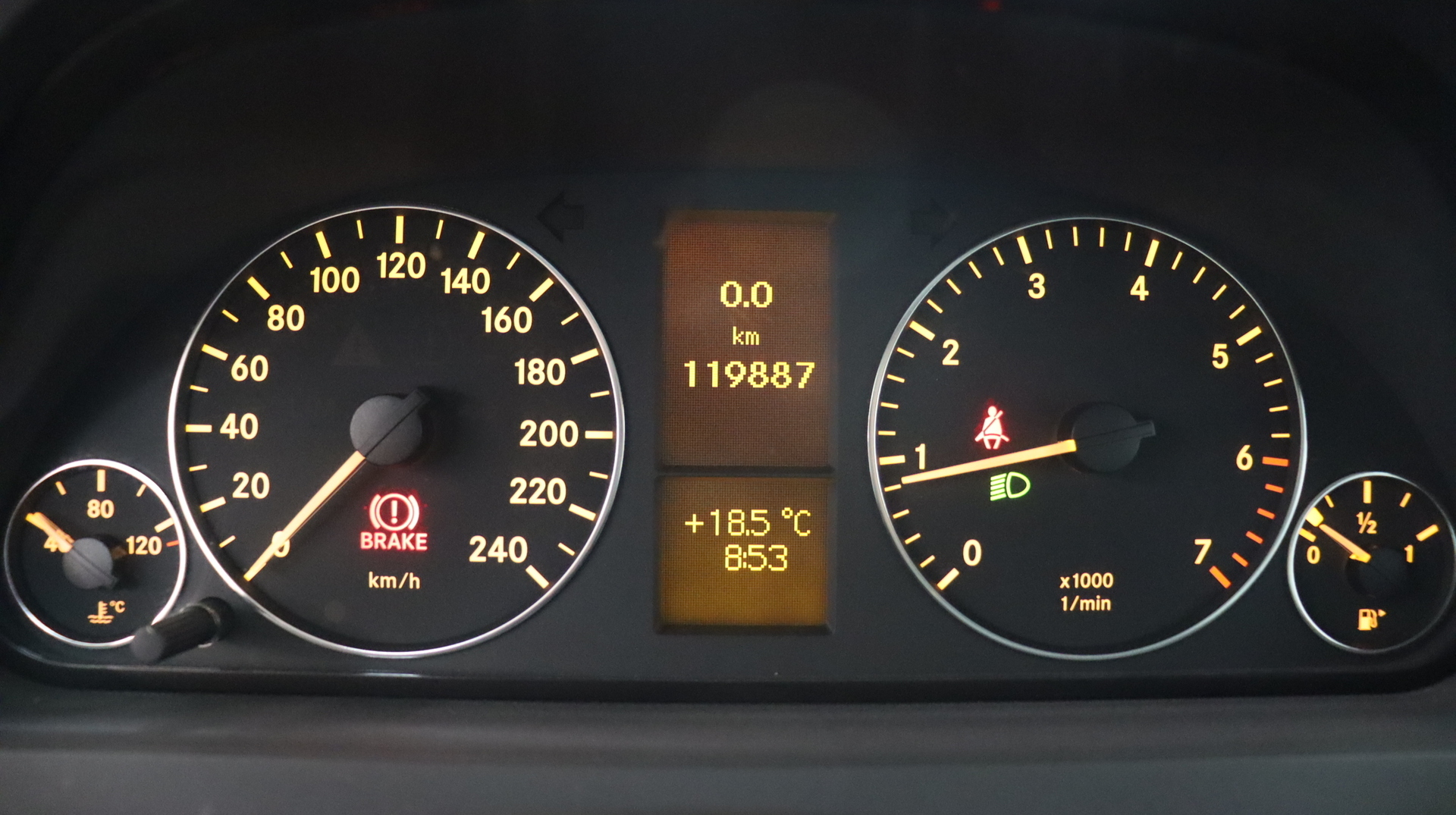 MERCEDES-BENZ A 2011