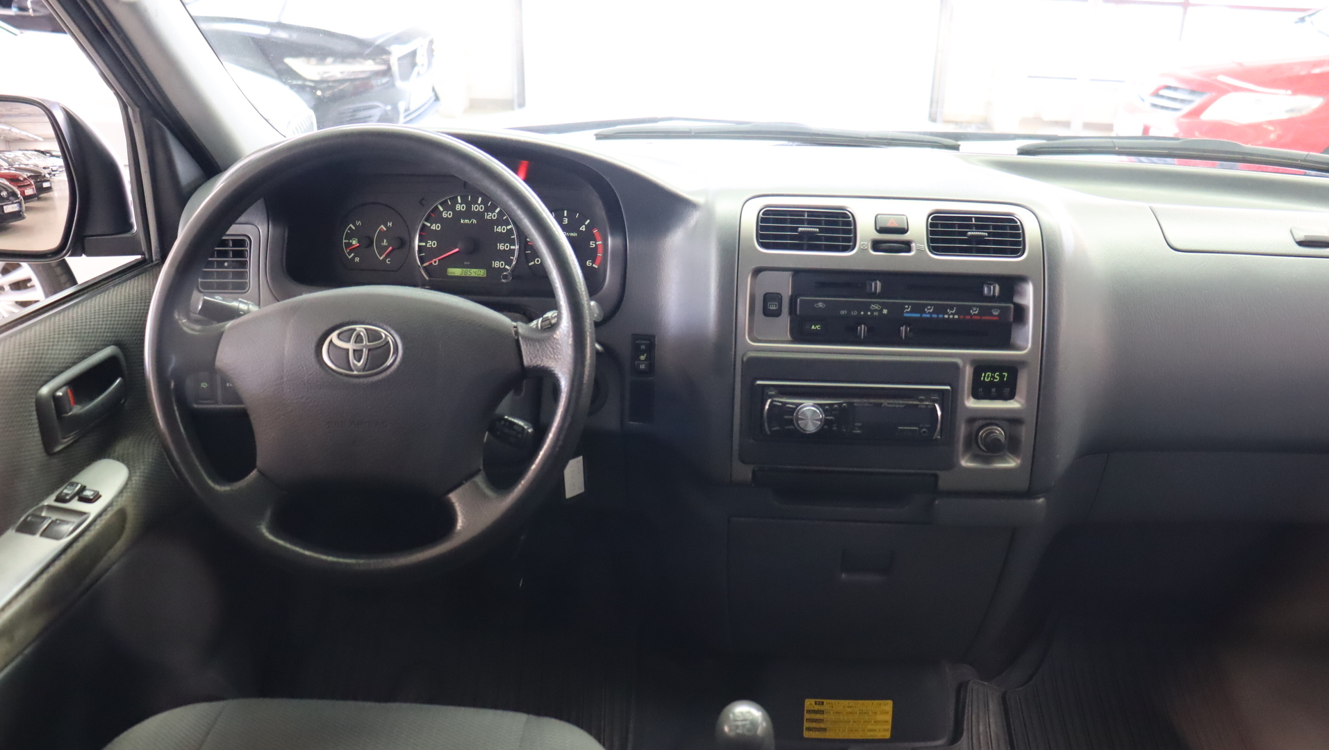 TOYOTA Hiace 2010