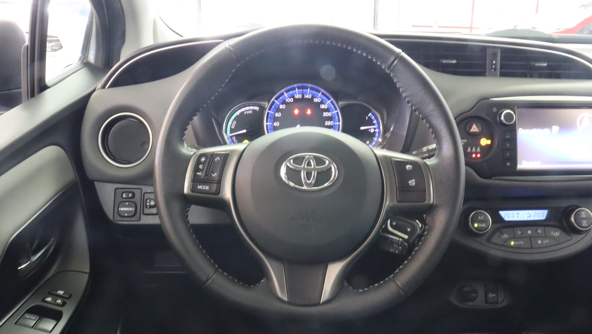TOYOTA Yaris 2014