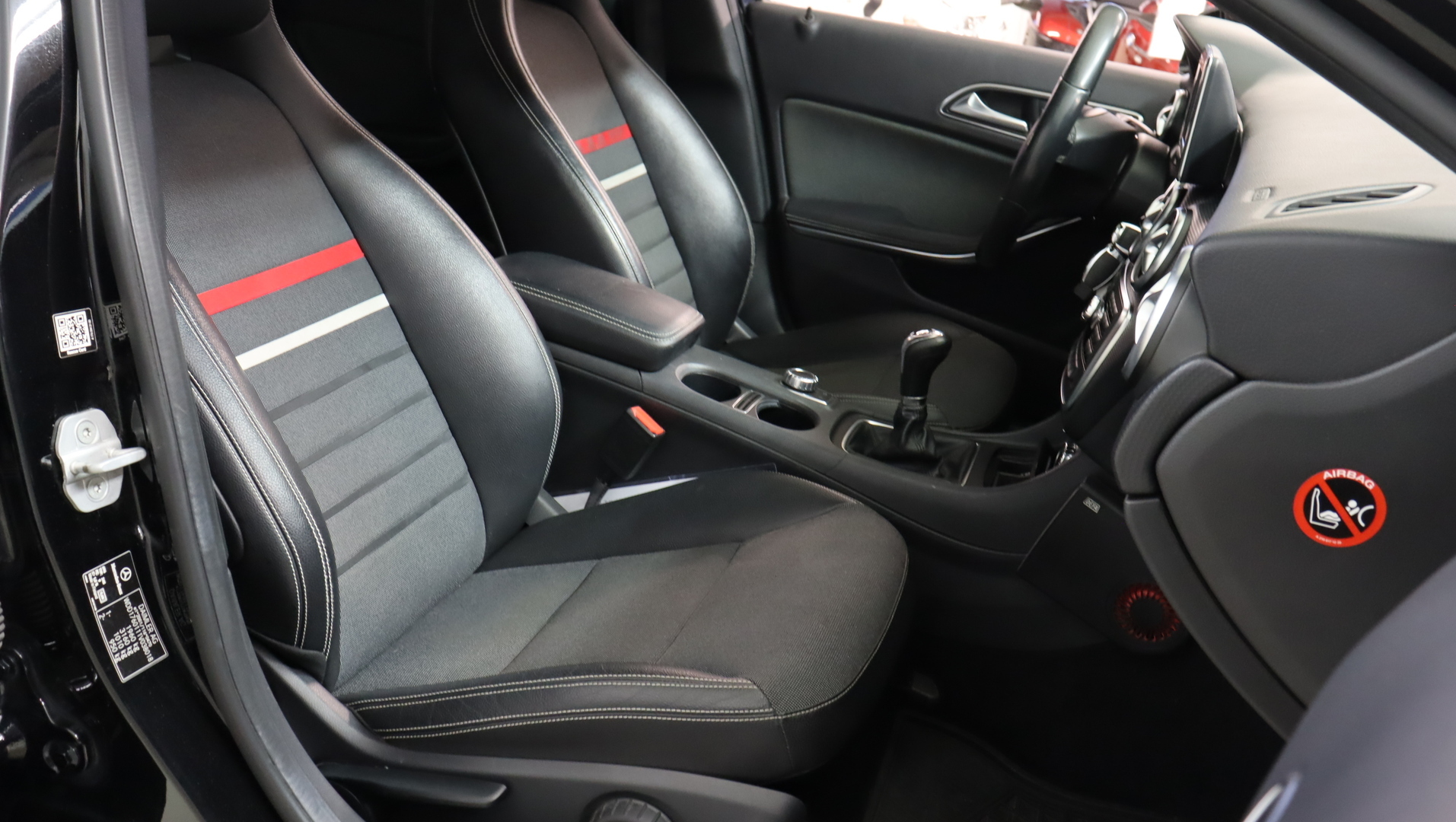 MERCEDES-BENZ A 2014