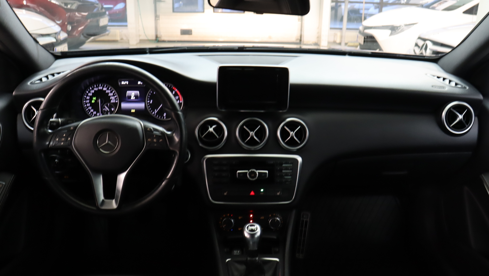 MERCEDES-BENZ A 2014