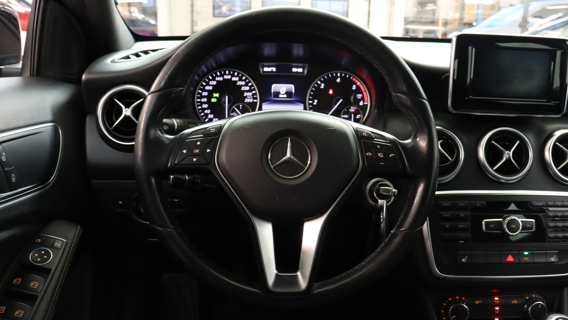 MERCEDES-BENZ A 2014