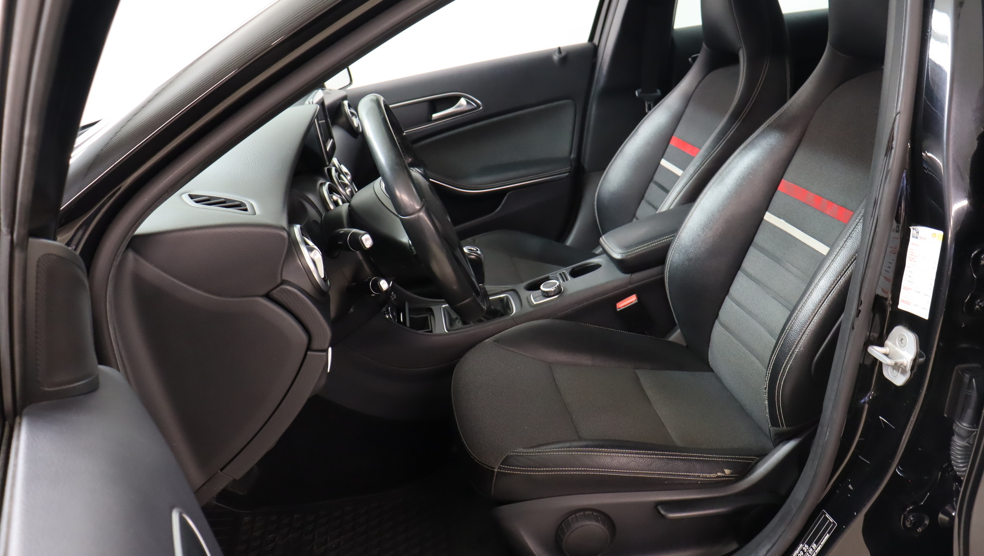 MERCEDES-BENZ A 2014