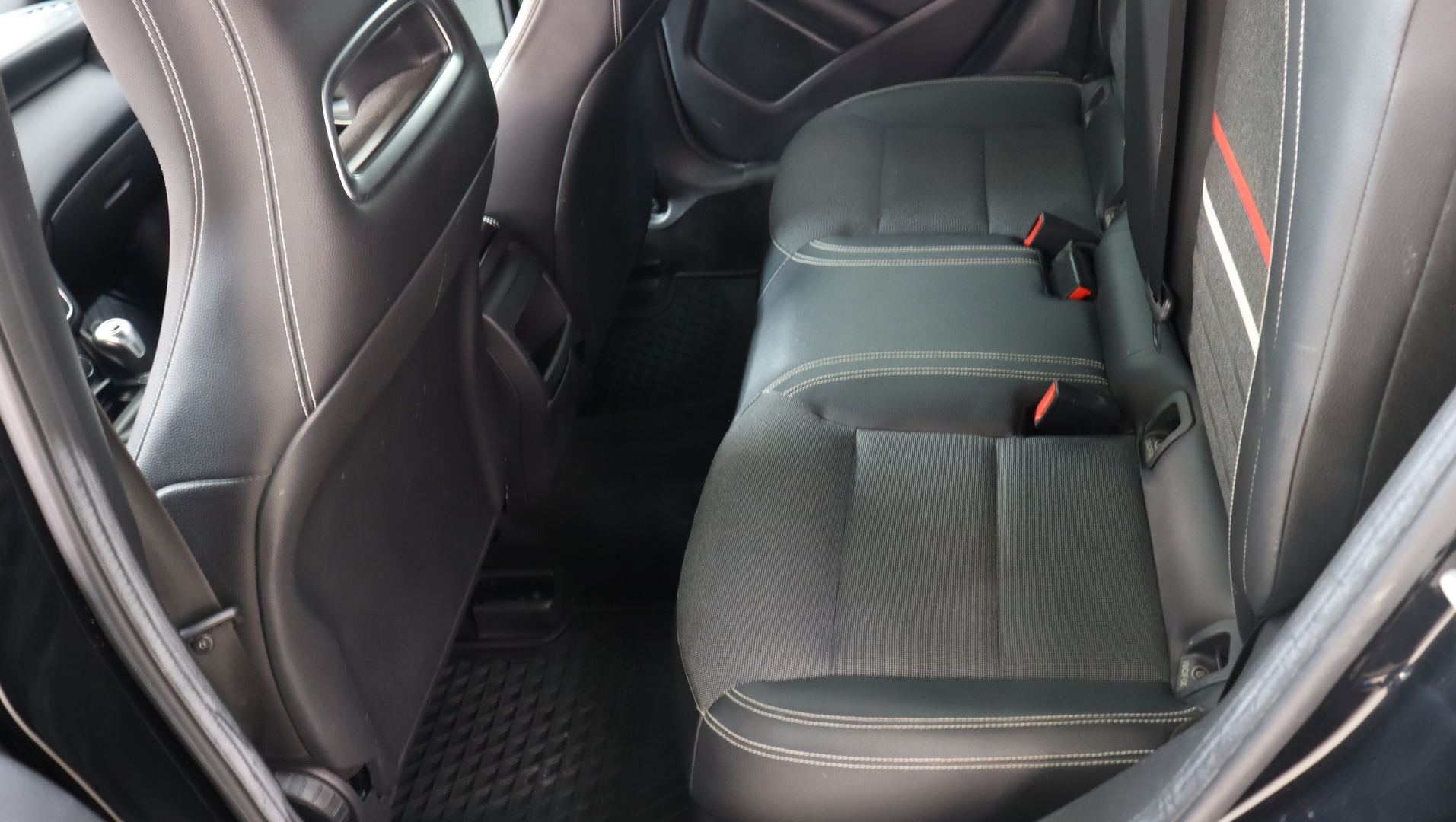 MERCEDES-BENZ A 2014