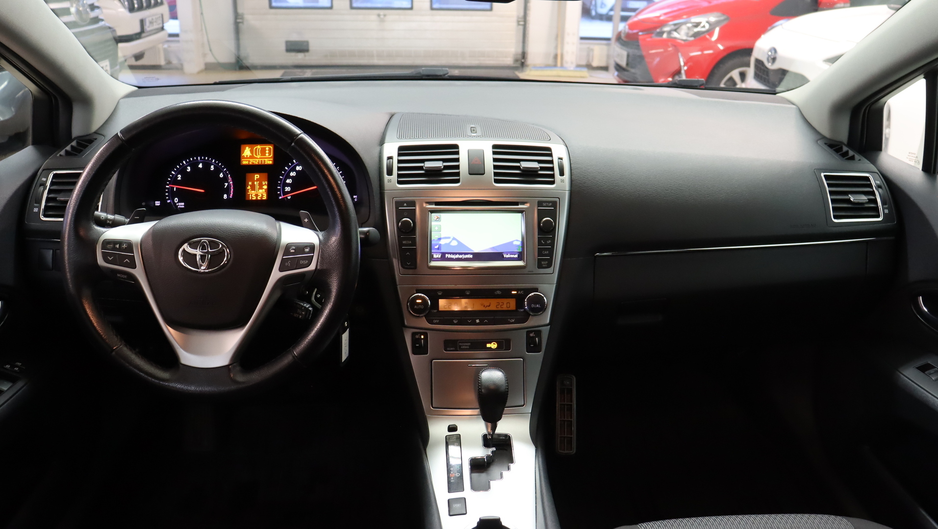 TOYOTA Avensis 2012
