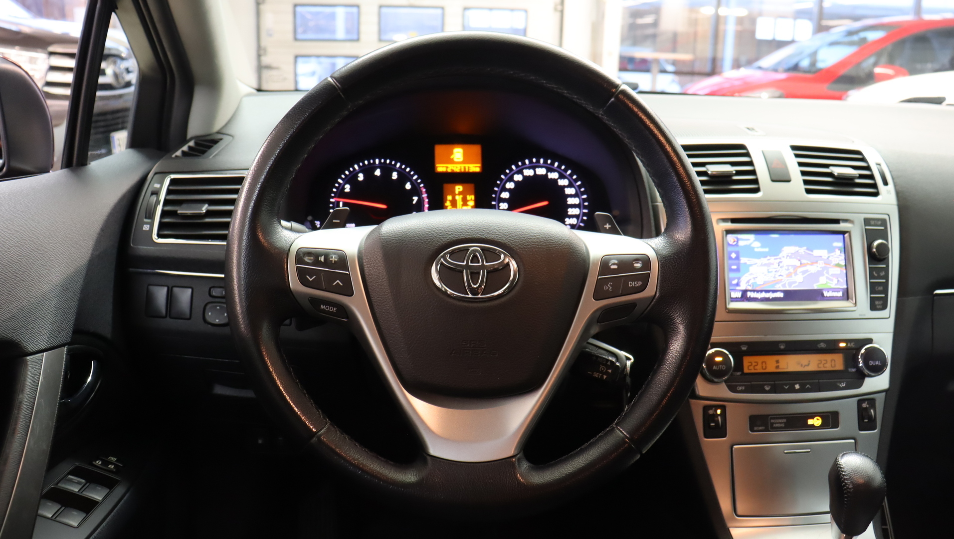 TOYOTA Avensis 2012