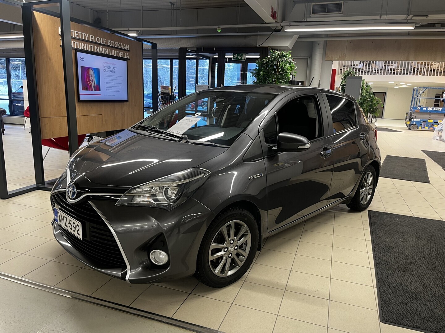 TOYOTA Yaris 2016