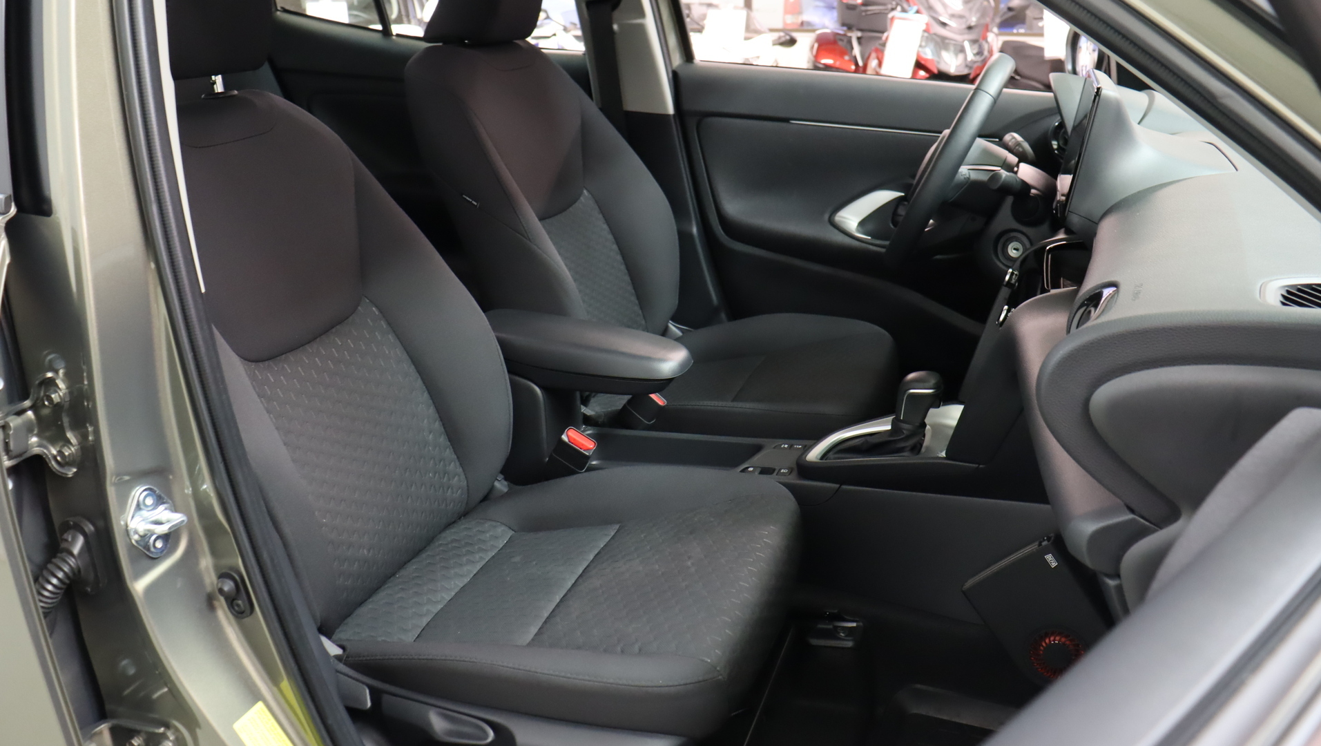 TOYOTA Yaris Cross 2025