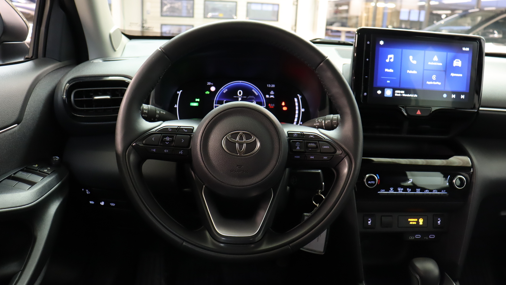 TOYOTA Yaris Cross 2025