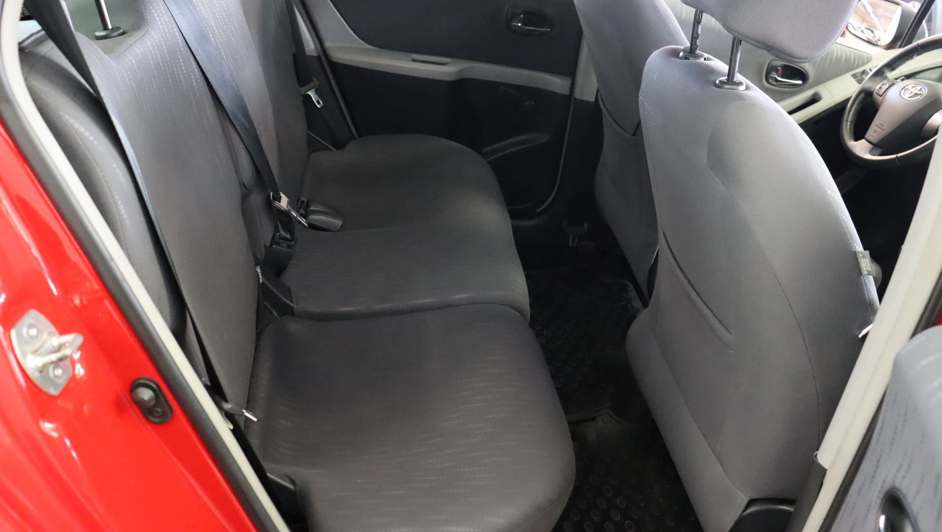 TOYOTA Yaris 2009