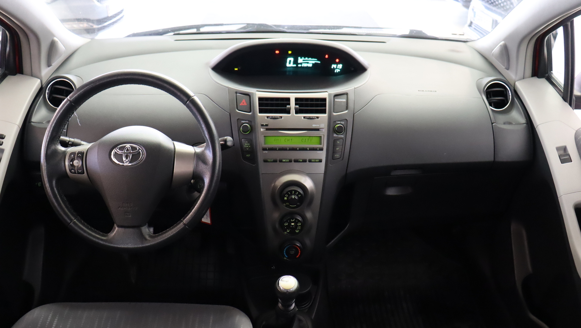 TOYOTA Yaris 2009