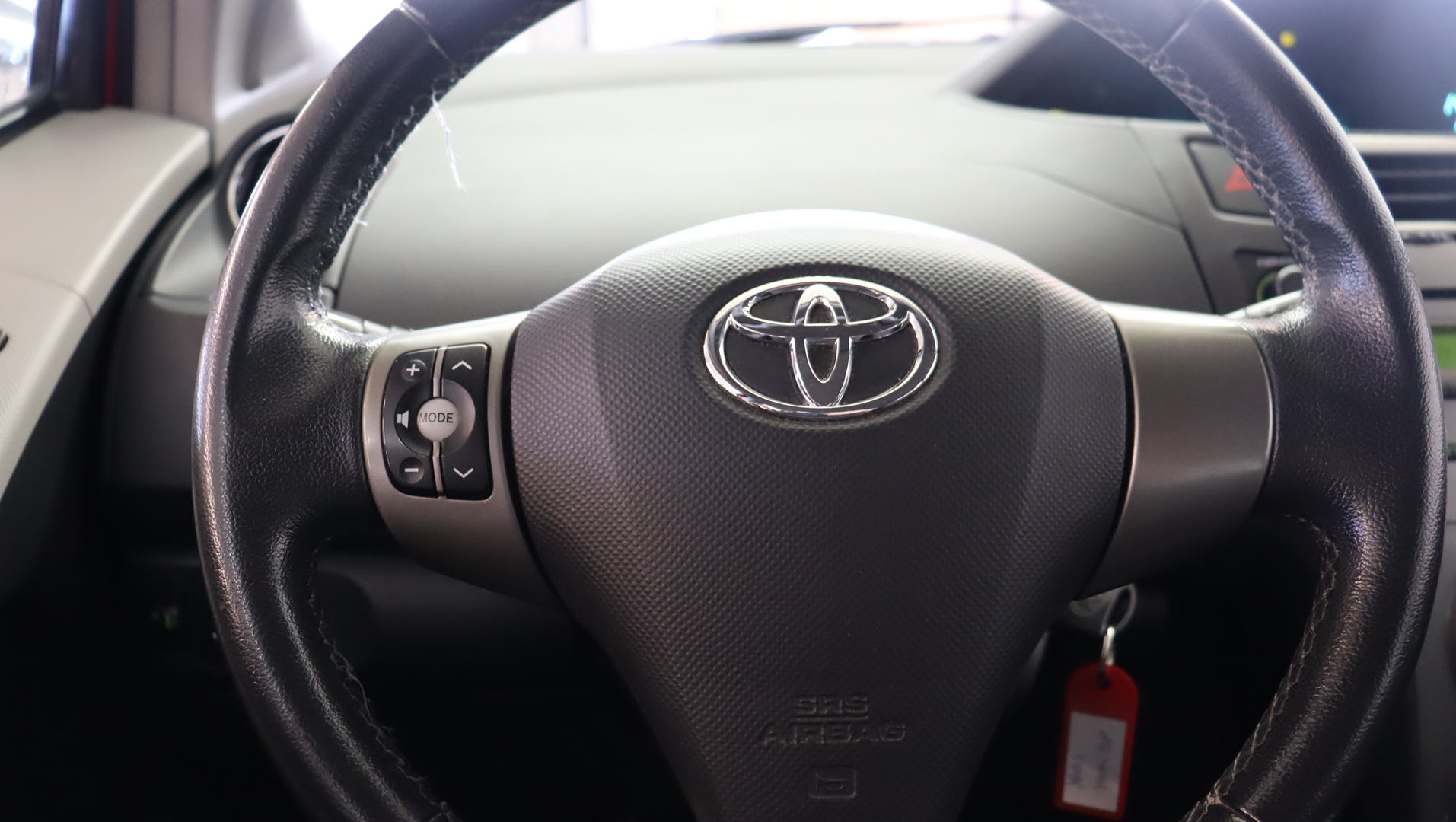 TOYOTA Yaris 2009