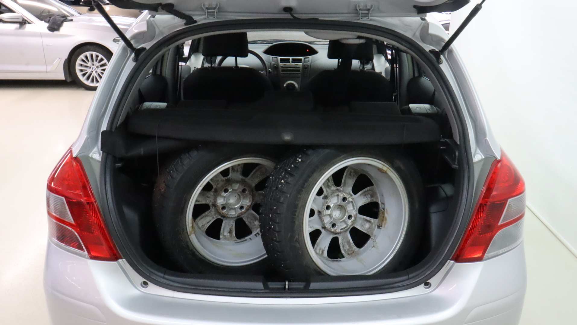 TOYOTA Yaris 2011