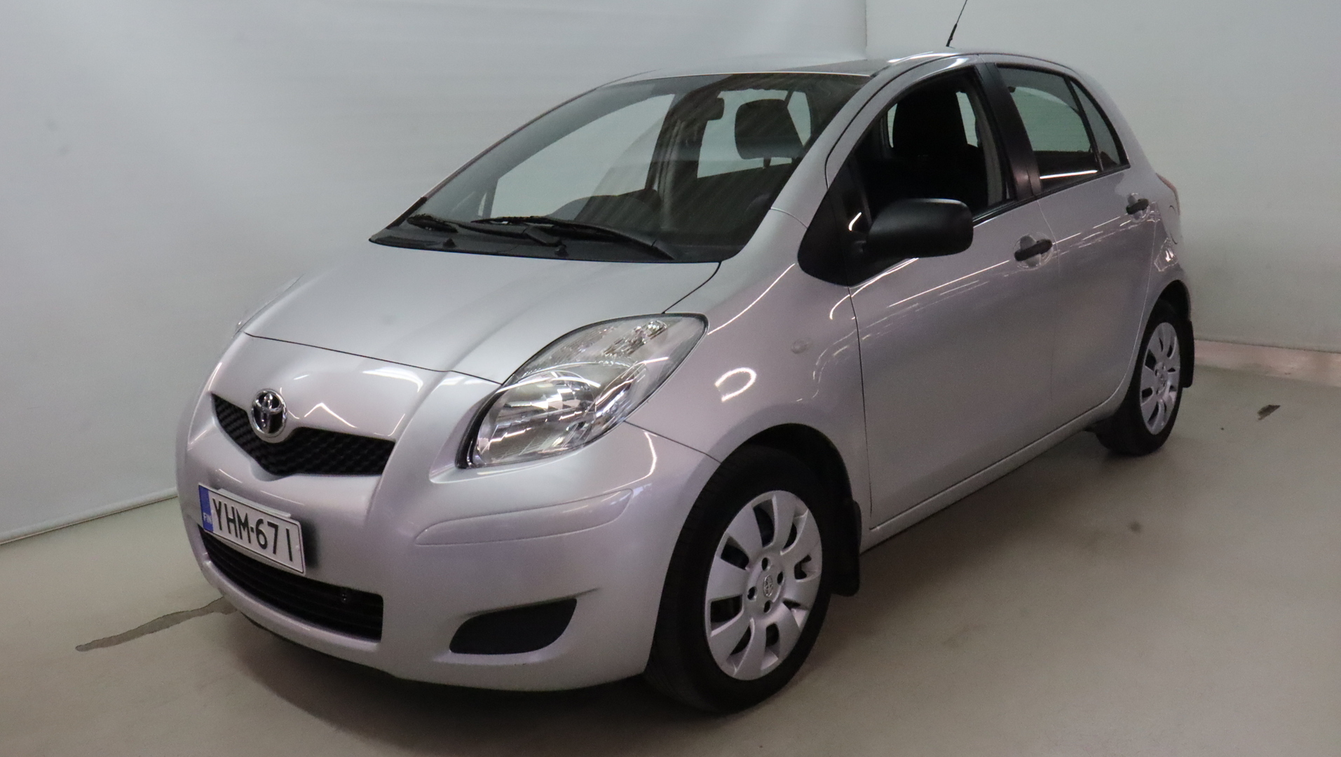 TOYOTA Yaris 2011