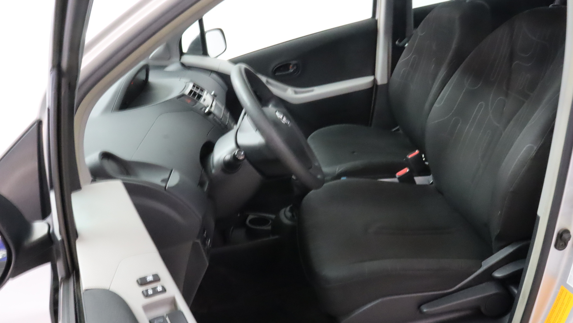 TOYOTA Yaris 2011