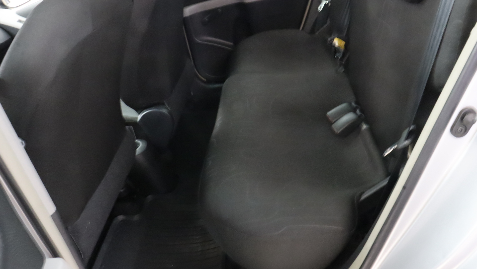 TOYOTA Yaris 2011