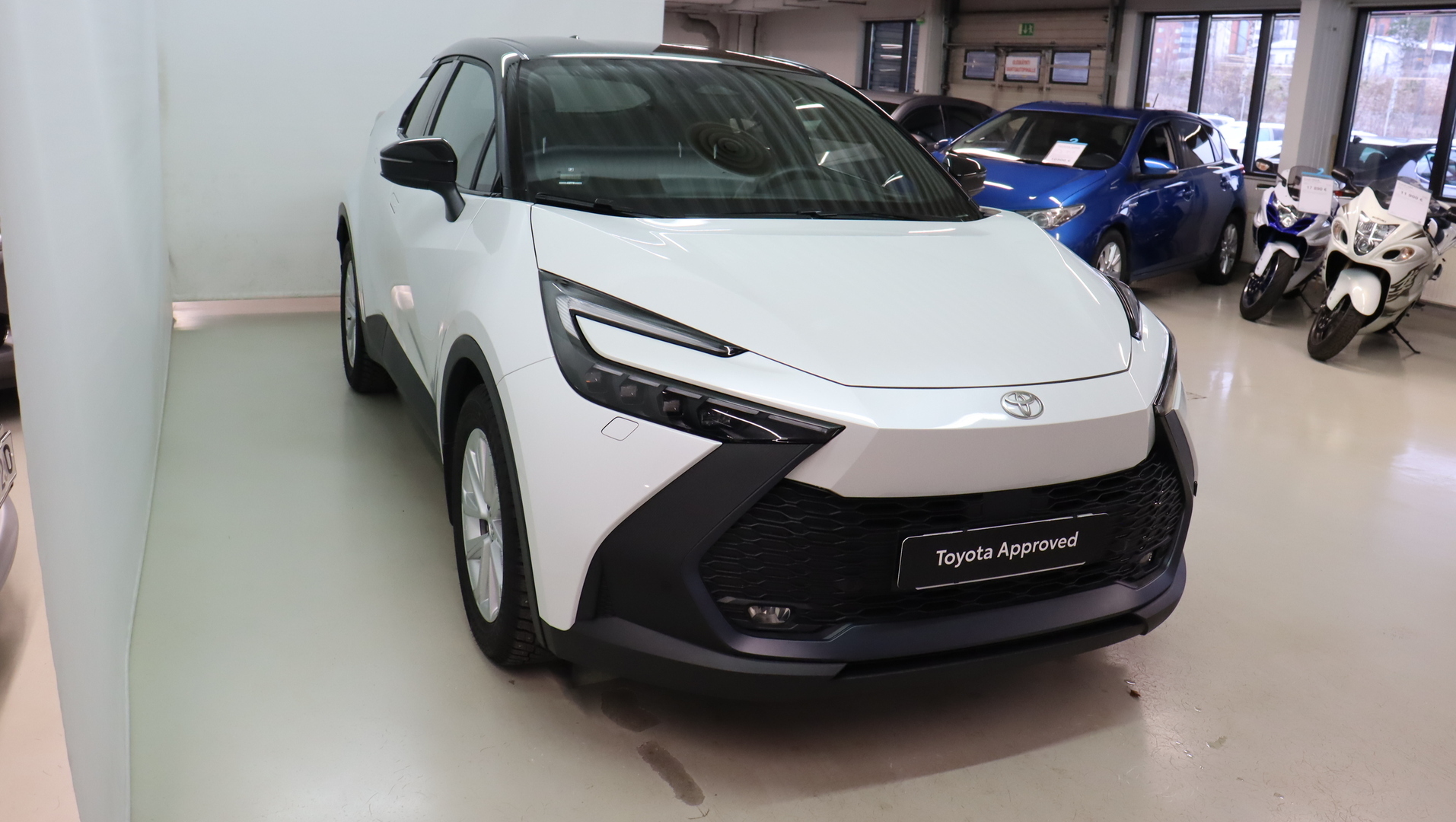TOYOTA C-HR 2024