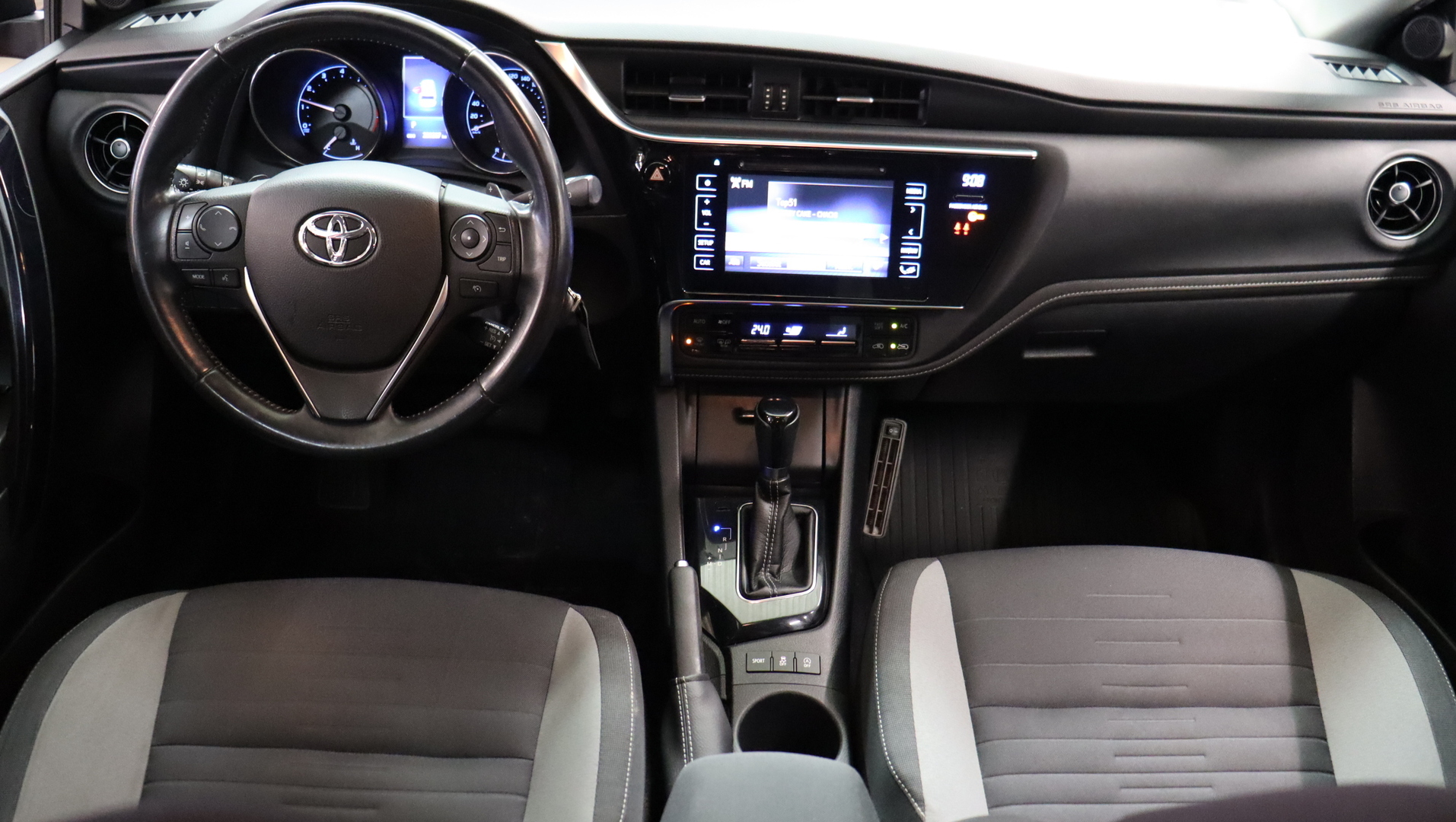 TOYOTA AURIS 2015