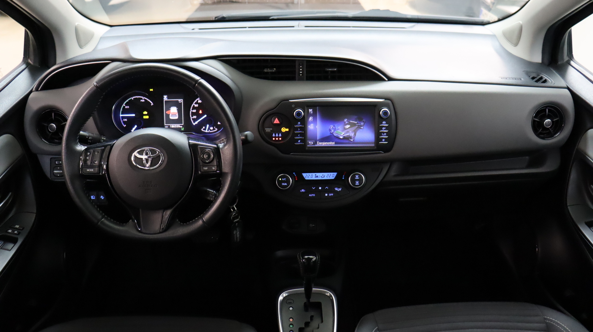 TOYOTA Yaris 2018